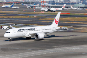 JAL 787 at Haneda