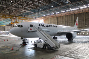 JAL Cargo 767