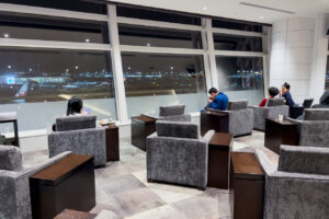 TIAT Lounge Tokyo Haneda Seating